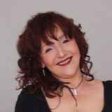 Margot - 62 Margot sucht Kontakte zu Männern über 50